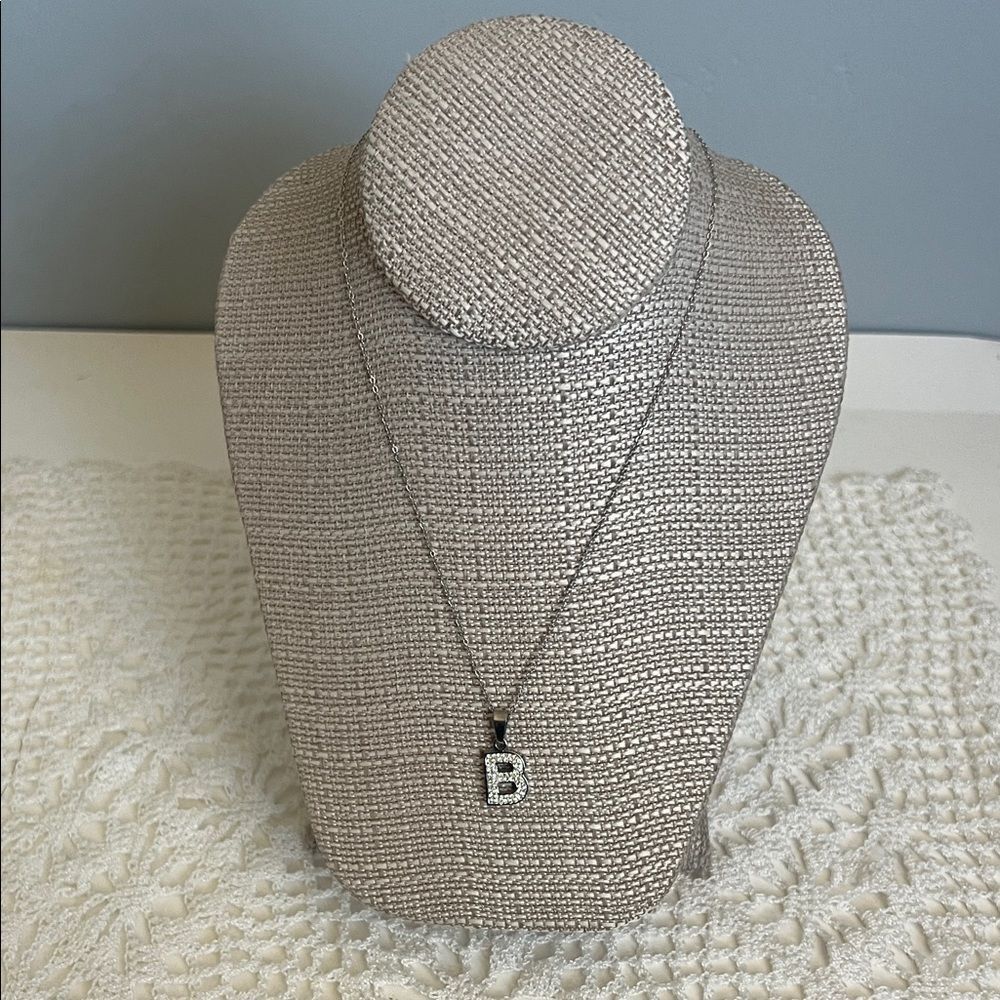 NWT Stainless Steel Elegant Silver Tone  Dainty Necklace initial  B Pendant